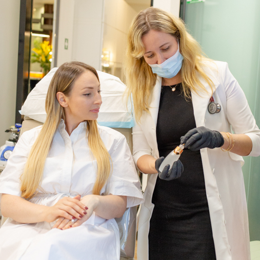 Australian Kakadu Plum, Vitamin C & B5 Hyaluronic Acid Concentrate